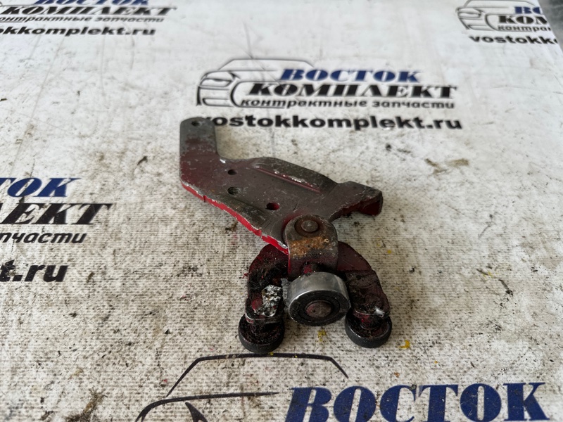 Ролик двери Toyota Porte NNP10 2NZ-FE