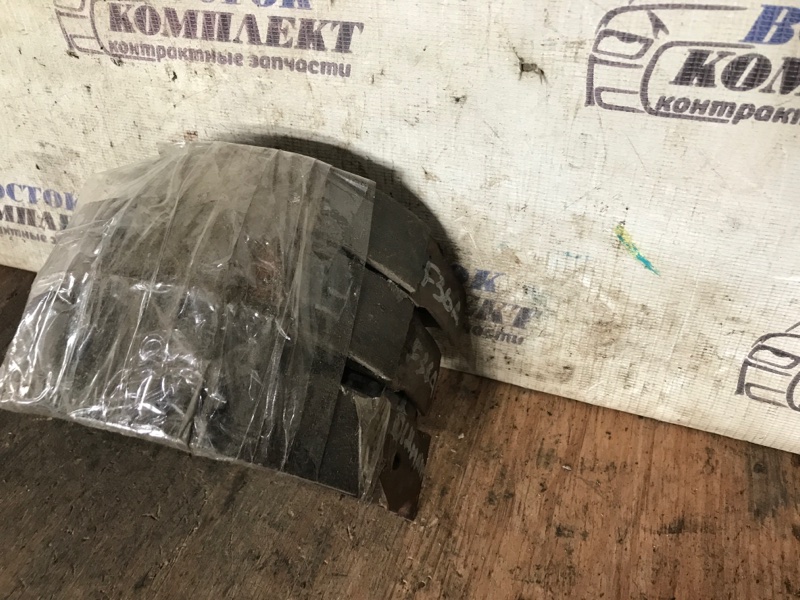 Колодки стояночного тормоза Mitsubishi Diamante F36A 6G72 зад