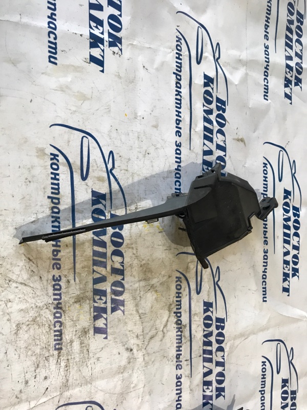 Решетка под лобовое стекло Honda Fit 2010 GE8 L15A прав