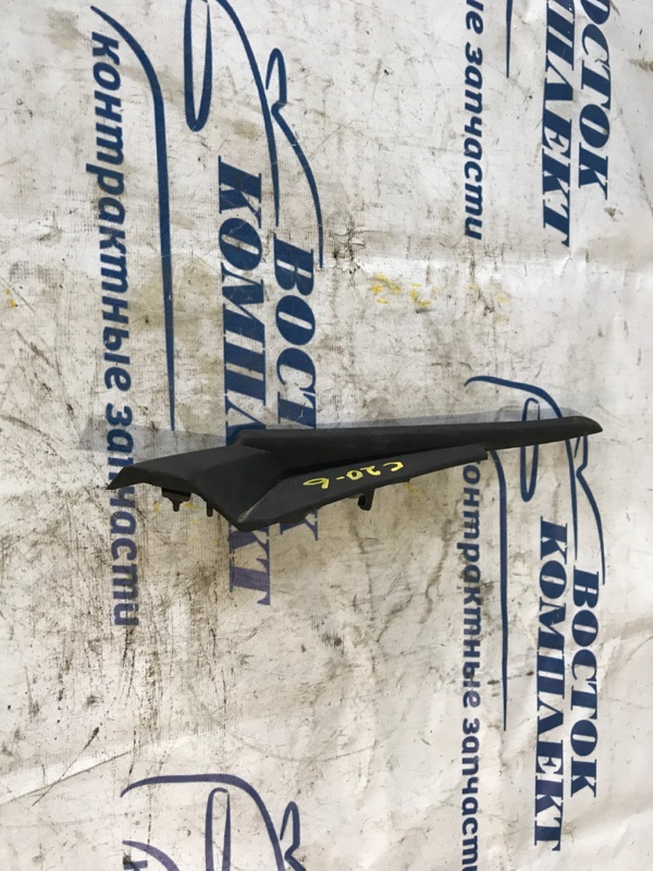 Решетка под лобовое стекло Toyota Ractis SCP100 2SZ-FE прав