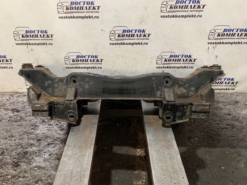 Балка поперечная Mitsubishi Debonair 1999 S26A 6G74 зад