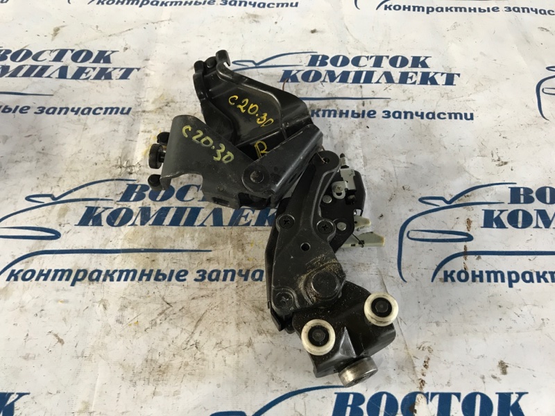 Ролик двери Honda Elysion 2006 RR1 K24A зад прав