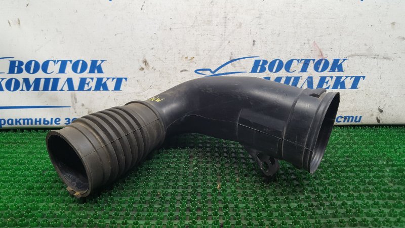 Воздухозаборник Honda Stream 2007 RN6 R18A