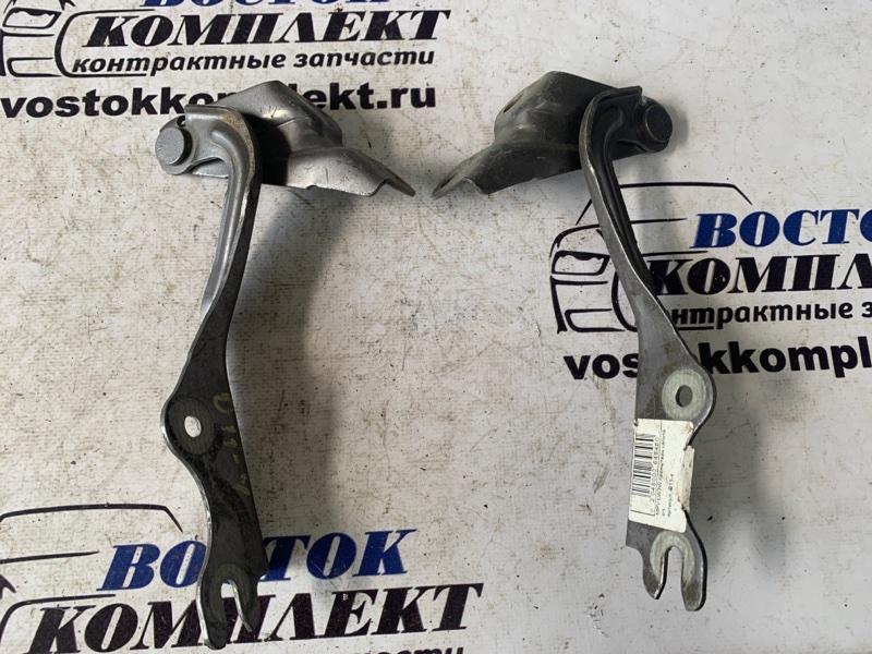 Петля капота Mazda MPV LW3W L3-DE