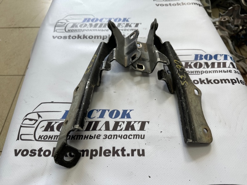 Петля капота Nissan Cube BNZ11 CR14DE