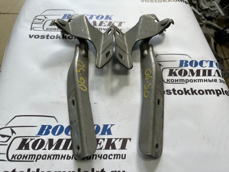 Петля капота Nissan Tiida C11 HR15DE