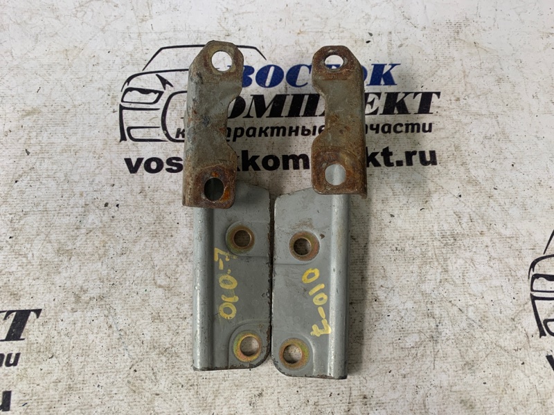 Петля капота Mitsubishi Dingo CQ2A 4G15