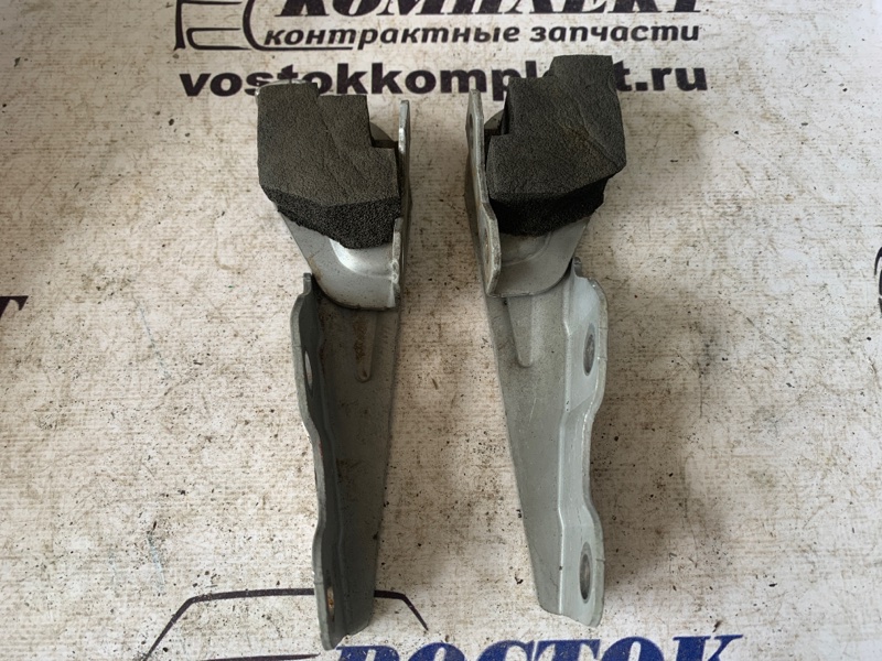 Петля капота Mitsubishi Colt Z21A 4A90