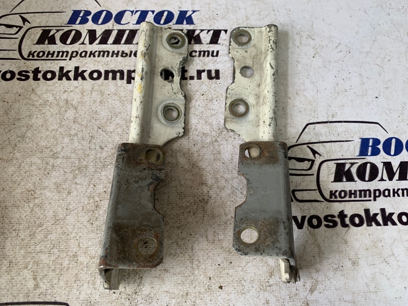 Петля капота Mitsubishi Lancer CS5A 4G93