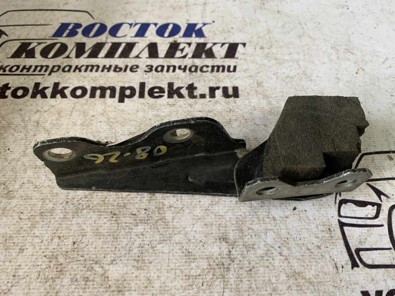 Петля капота Mitsubishi Colt Plus Z23W 4A91 прав