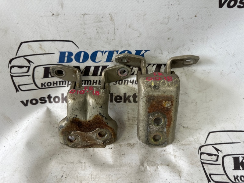 Петля двери Nissan Moco MG21S K6A перед прав