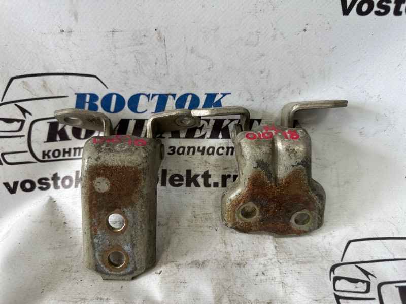 Петля двери Nissan Moco MG21S K6A перед лев