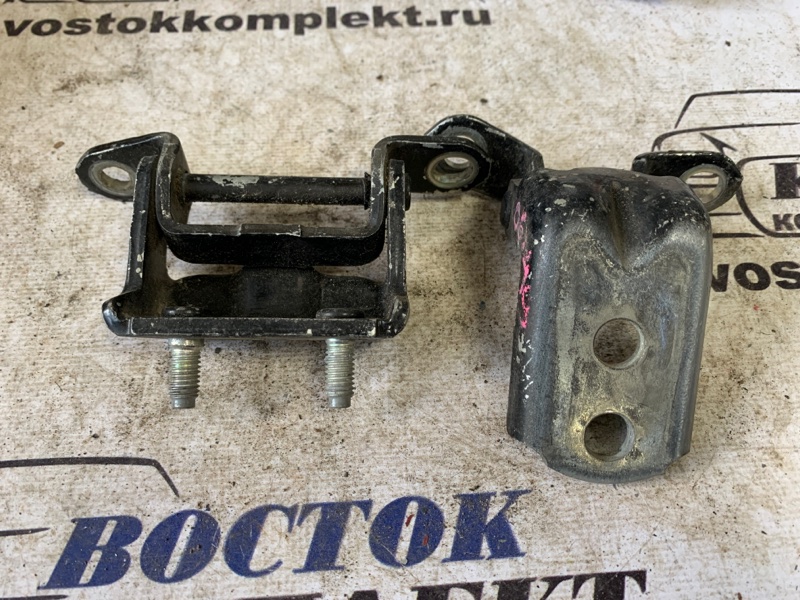 Петля двери Nissan Murano PNZ50 VQ35DE зад лев