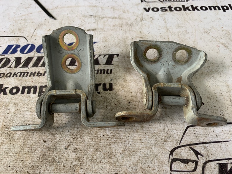 Петля двери Nissan Cube BZ11 CR14DE перед прав