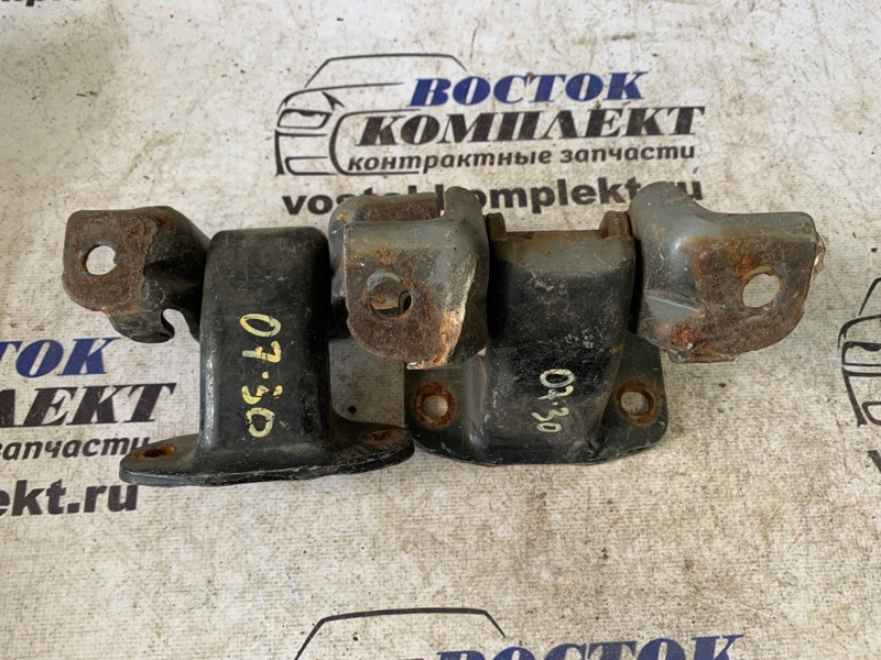 Петля двери Nissan Elgrand ME51 VQ25DE перед лев