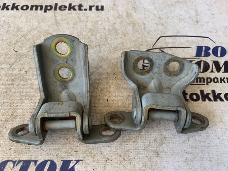 Петля двери Nissan Note E11 HR15DE перед прав