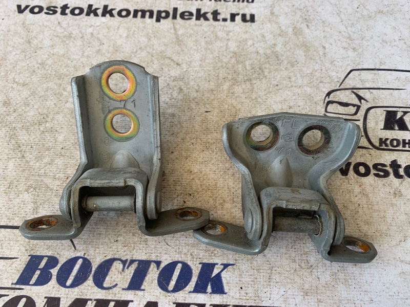 Петля двери Nissan Note E11 HR15DE перед лев