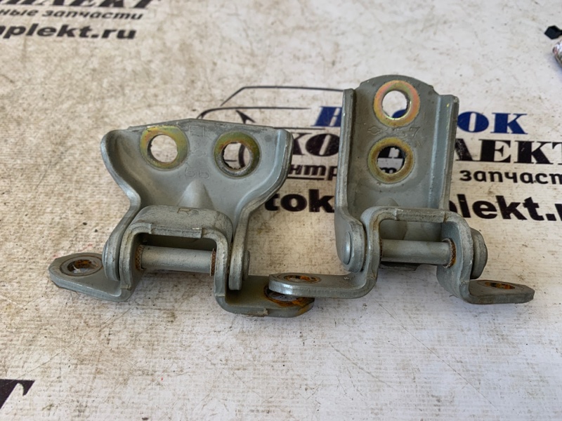 Петля двери Nissan Cube BZ11 CR14DE перед лев