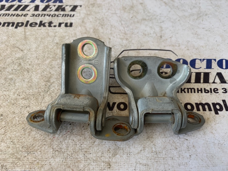 Петля двери Nissan Cube BZ11 CR14DE перед прав