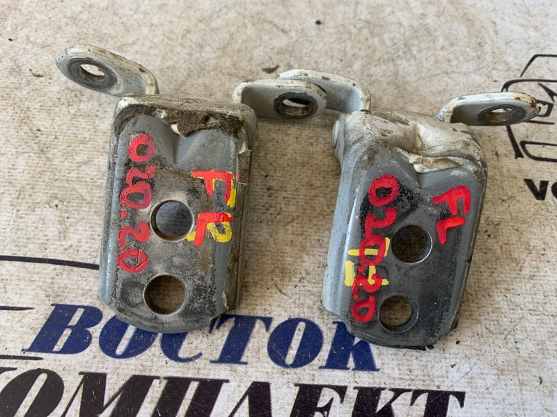 Петля двери Nissan AD VHNY11 QG18DE перед лев