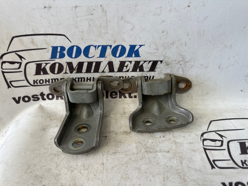 Петля двери Nissan March 2009 AK12 CR12DE перед лев