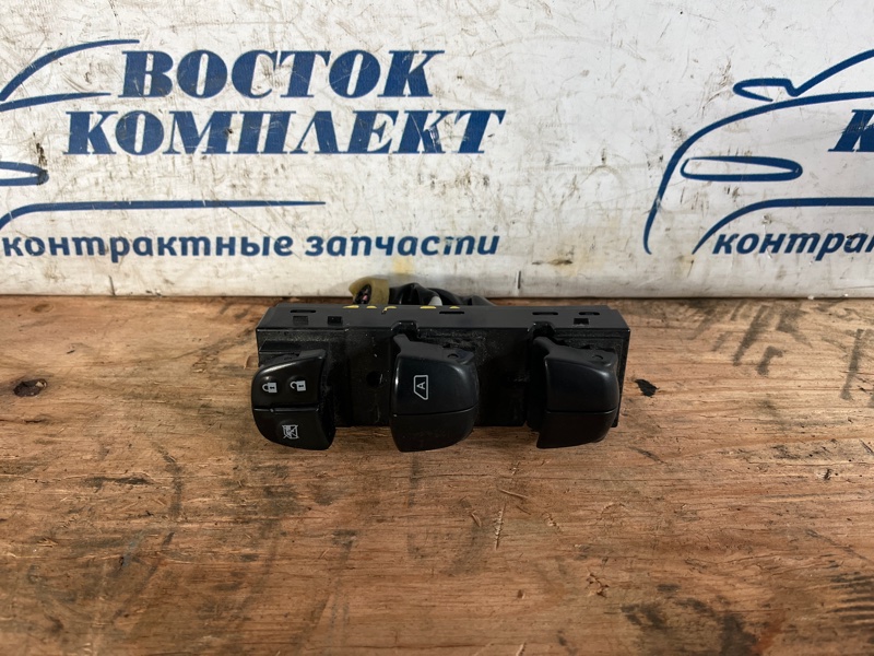 Блок управления стеклоподъемниками Nissan Serena 2012 C26 MR20DD перед прав