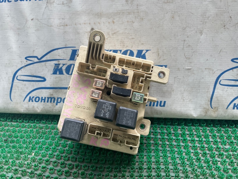 Блок предохранителей салонный Toyota Camry SV30