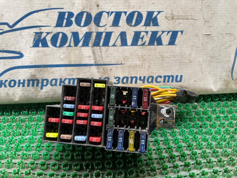Блок предохранителей салонный Renault Sandero