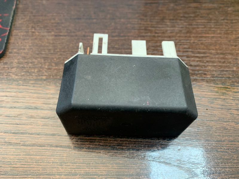 Реле Toyota Crown JZS171