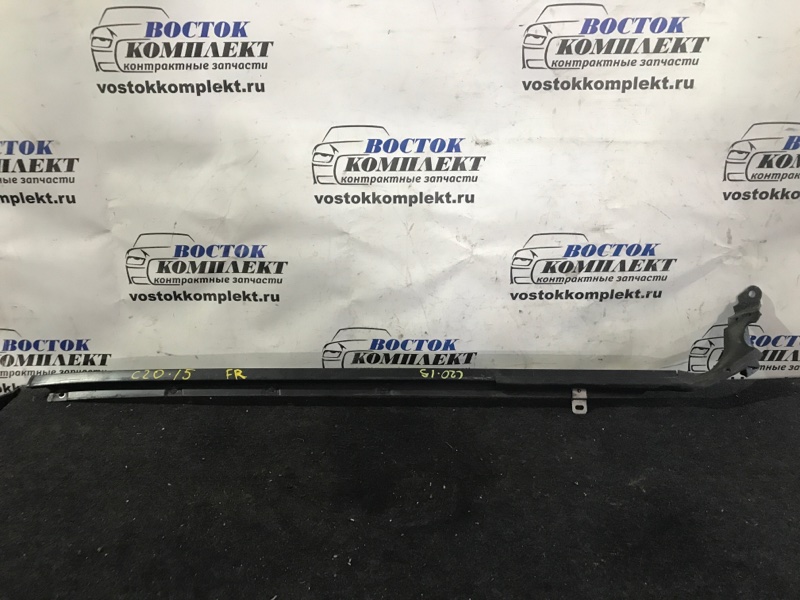 Молдинг лобового стекла Nissan Elgrand 2010 ME51 VQ25DE прав