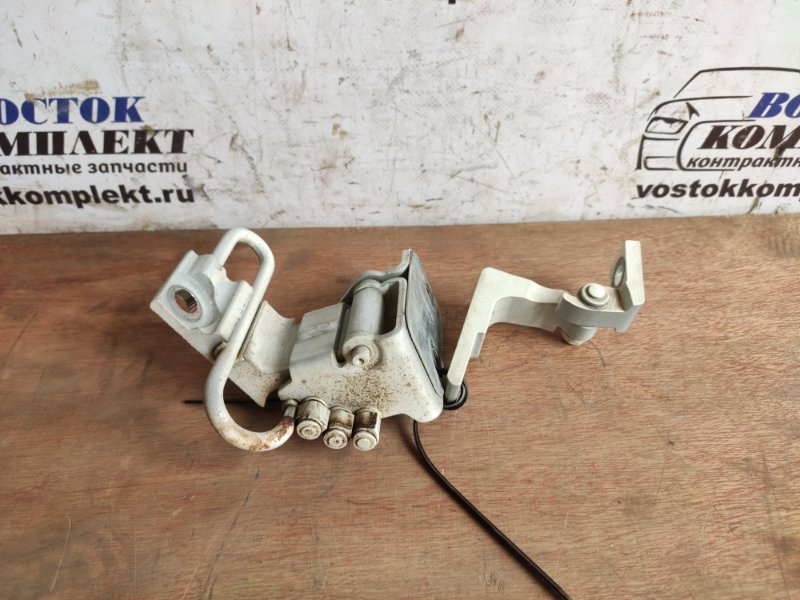 Петля двери Porsche Cayenne 2003 955 M48.00 перед лев