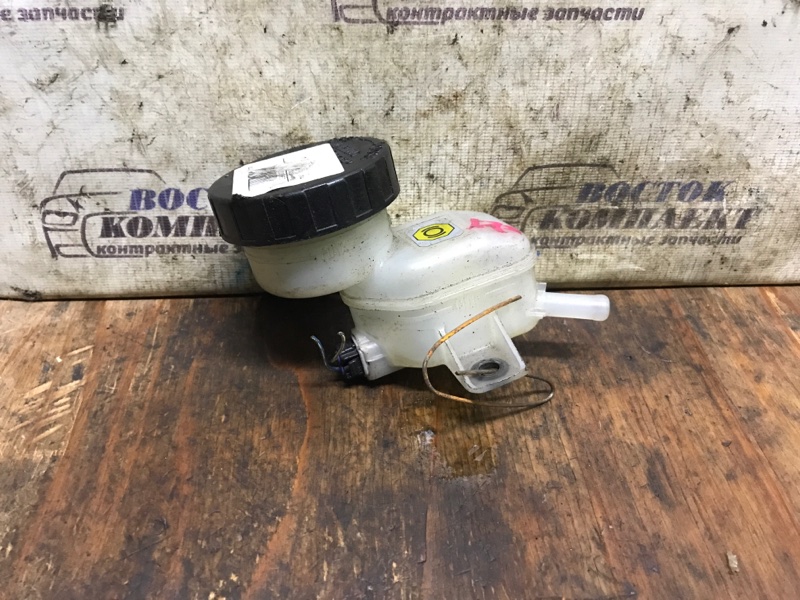Бачок тормозной Toyota Passo KGC30 1KR-FE
