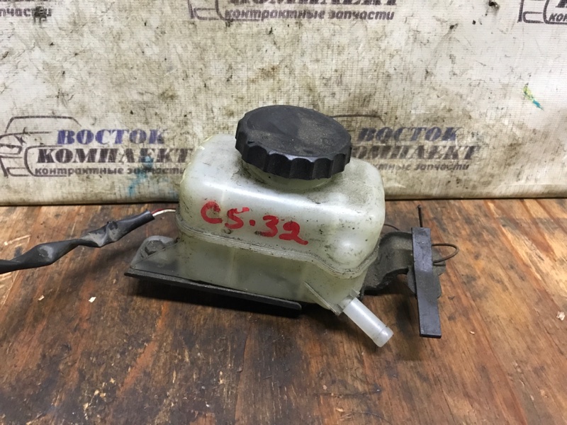 Бачок тормозной Toyota Wish ZNE14G 1ZZ-FE