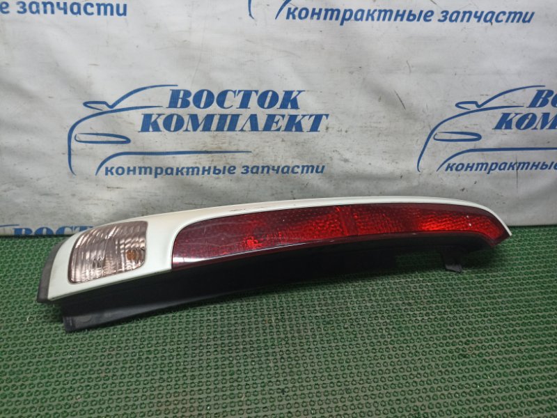 Фонарь стоп-сигнала Nissan Serena CNC25 MR20DE лев