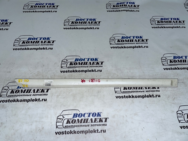 Молдинг на дверь Toyota Premio ZRT261 3ZR-FAE зад прав