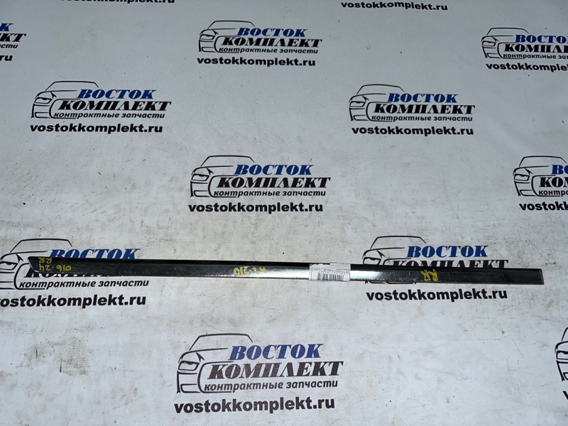 Молдинг на дверь Nissan Fuga PY50 VQ35DE зад прав