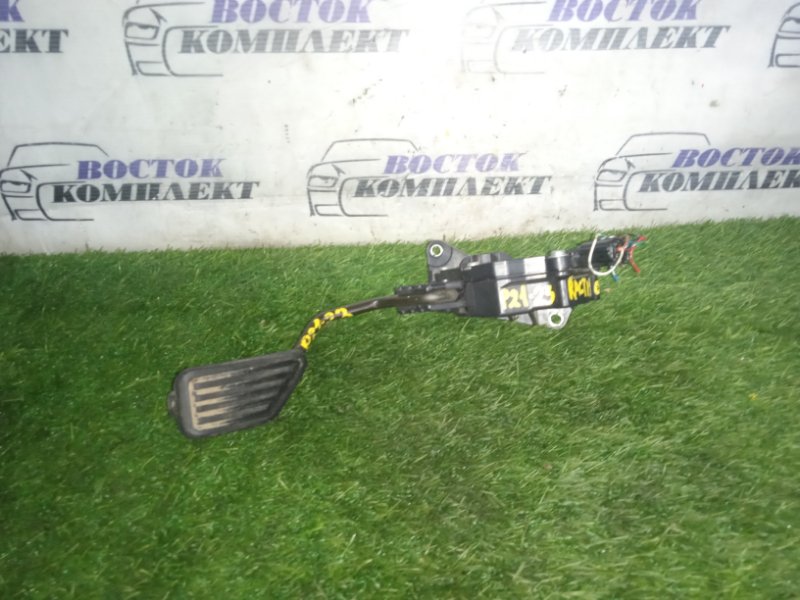 Педаль газа Toyota Ractis NCP100 1NZ-FE