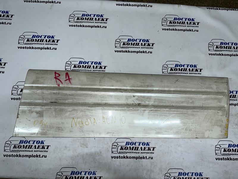 Накладка двери Toyota Nadia ACN10N 1AZ-FSE перед прав