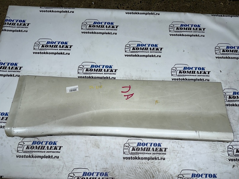 Накладка двери Toyota Noah 2008 ZRR70 3ZR-FAE перед лев