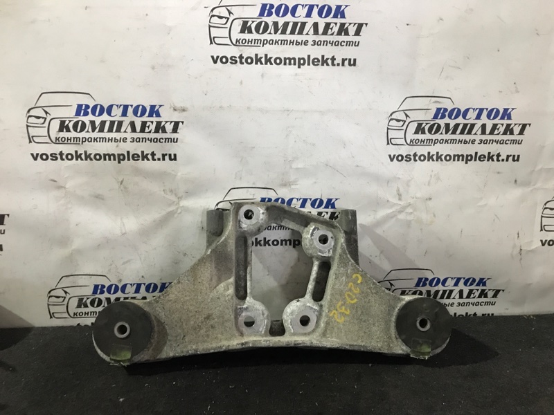 Кронштейн редуктора Toyota Noah 2005 AZR65 1AZ-FSE