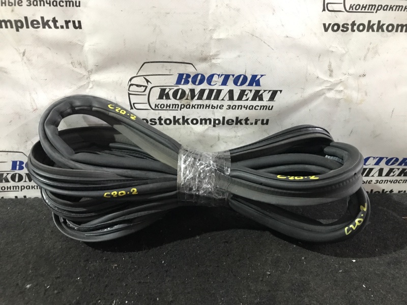 Уплотнительная резинка двери багажника Toyota Spade 2012 NCP141 1NZ-FE