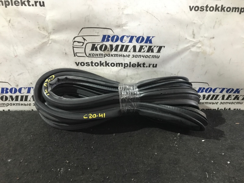 Уплотнительная резинка двери багажника Toyota Aqua 2013 NHP10 1NZ-FXE