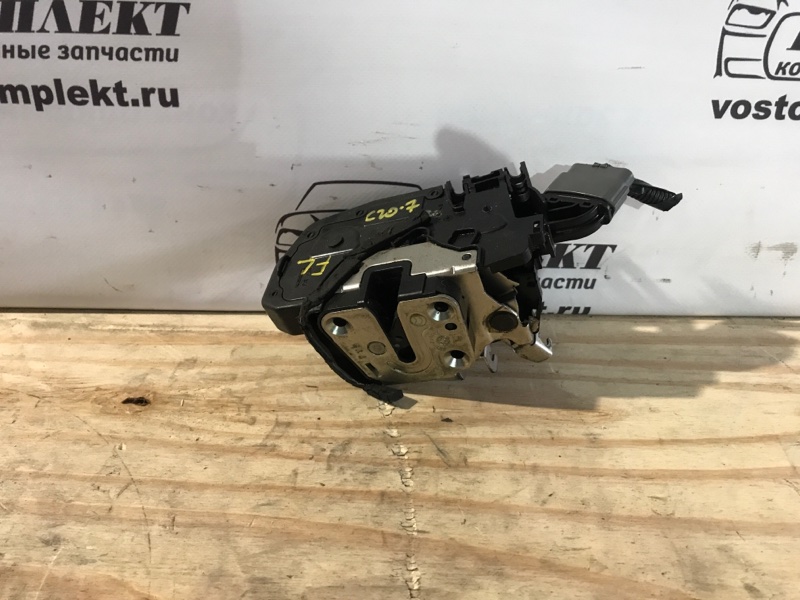 Замок дверной Nissan Cube 2007 YZ11 HR15DE перед лев