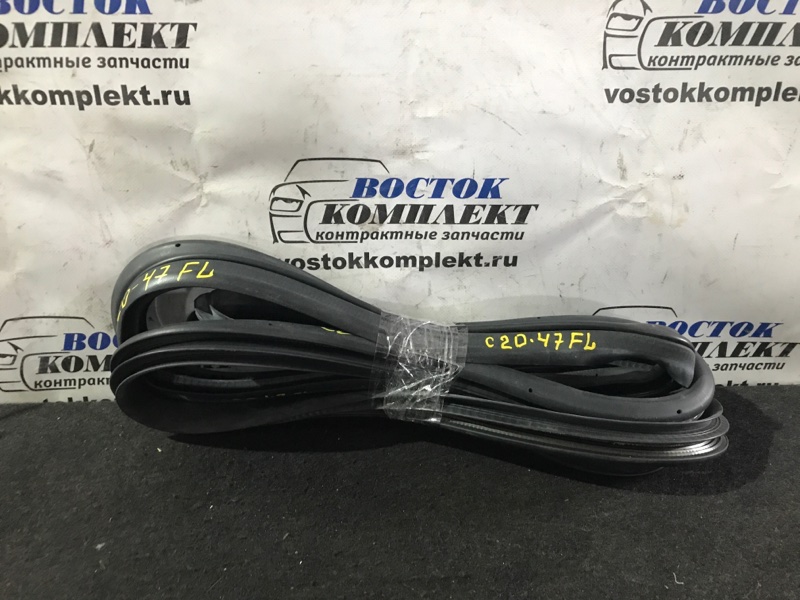 Уплотнительная резинка боковой двери Honda Stepwgn 2010 RK1 R20A перед лев