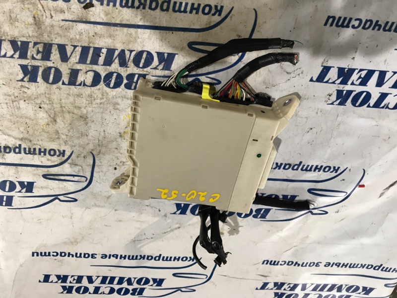 Блок предохранителей салонный Toyota Granvia 1999 VCH28K 5VZ-FE