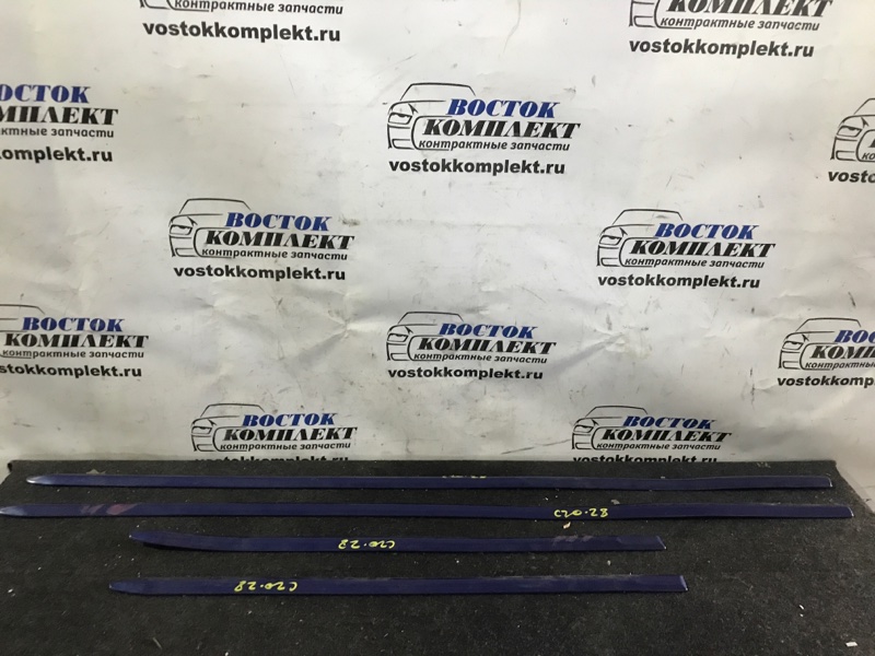 Молдинг на дверь Mazda Demio 2004 DY3W ZJ-VE зад прав