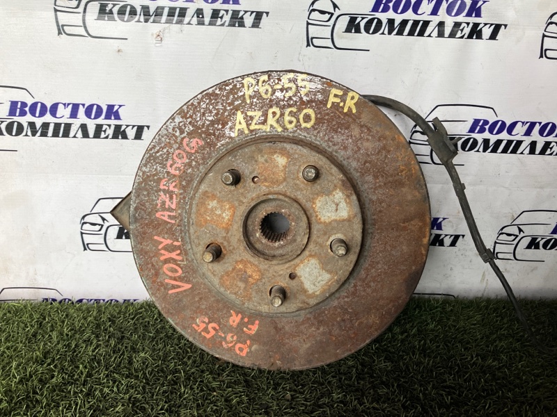 Ступица Toyota Voxy AZR60G 1AZ-FSE перед прав