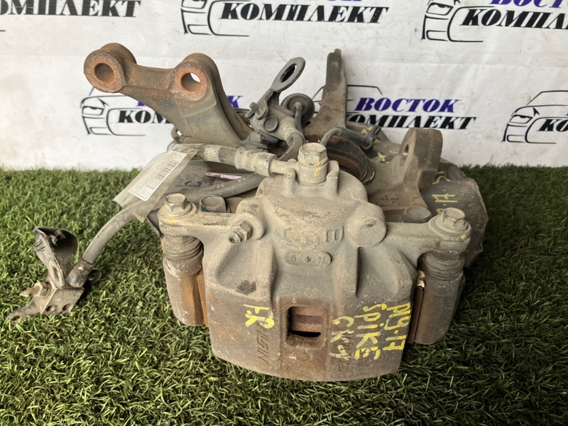 Суппорт Honda Mobilio Spike GK1 L15A перед прав