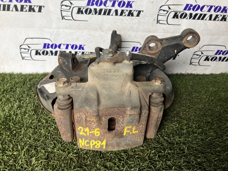 Суппорт Toyota Sienta NCP81G 1NZ-FE перед лев