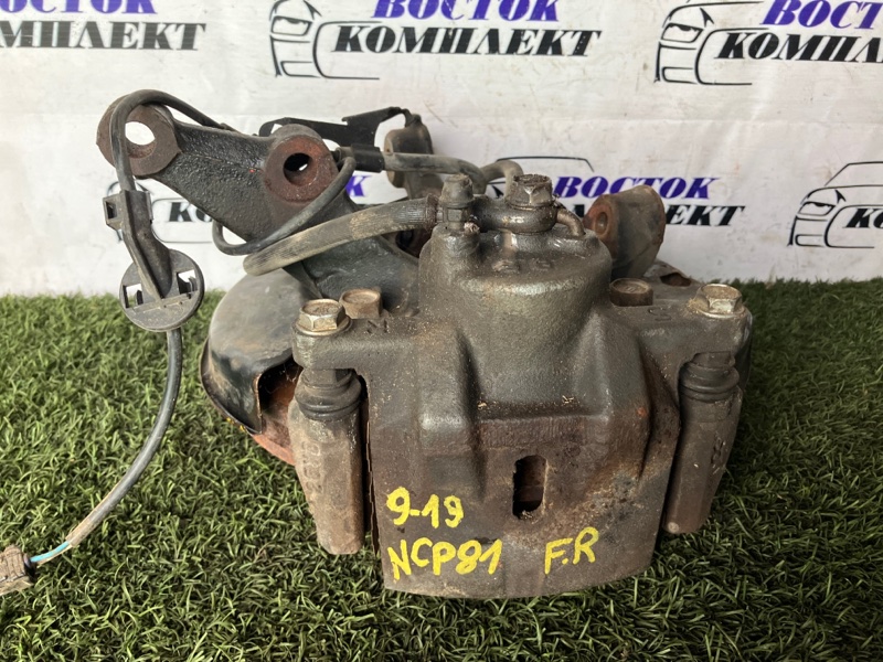 Суппорт Toyota Sienta NCP81G 1NZ-FE перед прав